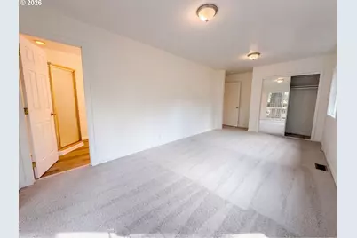 11500 SE Hawthorne St, Portland, OR 97216 - Photo 8