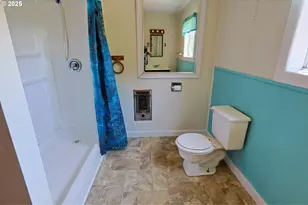 885 E 10th St, Coquille, OR 97423 - Photo 22