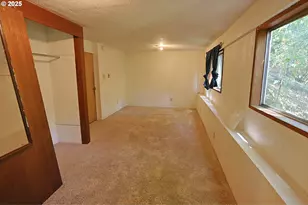 885 E 10th St, Coquille, OR 97423 - Photo 26