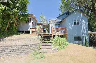 885 E 10th St, Coquille, OR 97423 - Photo 38