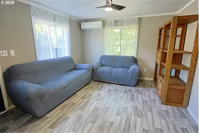 885 E 10th St, Coquille, OR 97423 - Photo 8