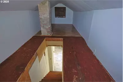 885 E 10th St, Coquille, OR 97423 - Photo 32