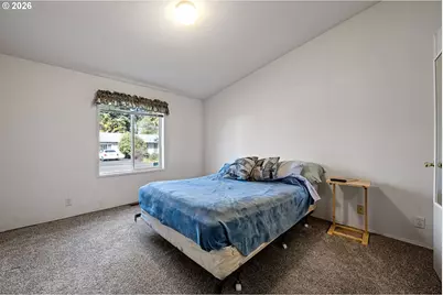 300 S 7th St, Creswell, OR 97426 - Photo 8