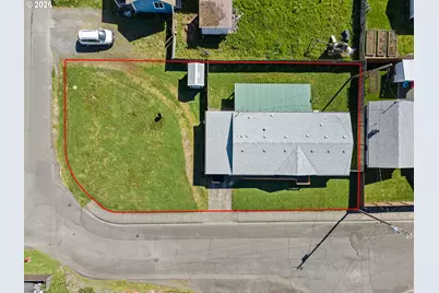 300 S 7th St, Creswell, OR 97426 - Photo 2