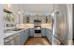 1320 Ingersoll St, Coos Bay, OR 97420 - Photo 10