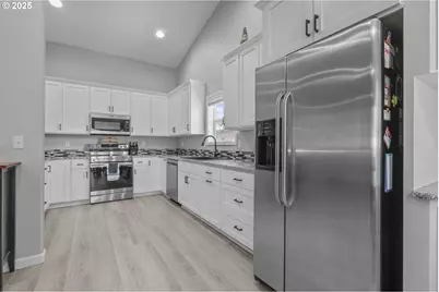 177 SW Mt Mazama St, McMinnville, OR 97128 - Photo 14