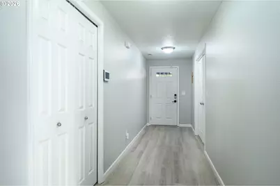 177 SW Mt Mazama St, McMinnville, OR 97128 - Photo 2