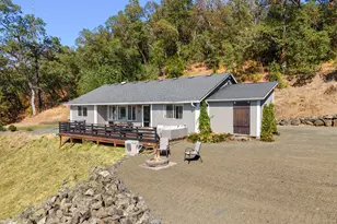 560 Hagle Ln, Roseburg, OR 97470 - Photo 1