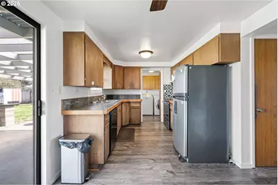 1685 Evergreen Dr, Eugene, OR 97404 - Photo 28