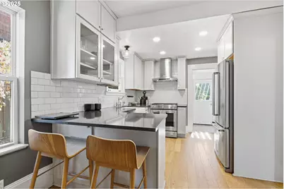 954 NE Emerson St, Portland, OR 97211 - Photo 18