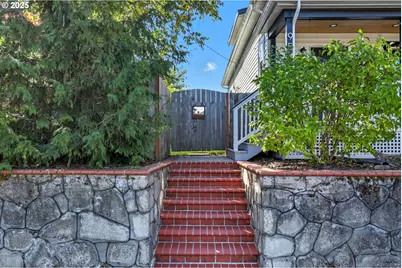 954 NE Emerson St, Portland, OR 97211 - Photo 2