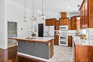 2187 E Madison Ave, Cottage Grove, OR 97424 - Photo 8