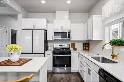 2906 V St, Springfield, OR 97477 - Photo 14
