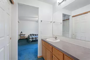 2279 N Kamiakan Dr, Cornelius, OR 97113 - Photo 26