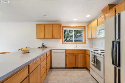 2279 N Kamiakan Dr, Cornelius, OR 97113 - Photo 14