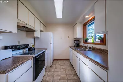 710 8th Ct SW, Bandon, OR 97411 - Photo 16