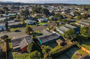 710 8th Ct SW, Bandon, OR 97411 - Photo 4