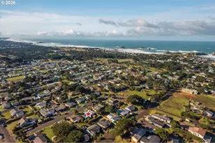 710 8th Ct SW, Bandon, OR 97411 - Photo 12