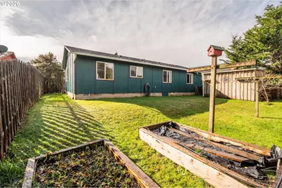 710 8th Ct SW, Bandon, OR 97411 - Photo 6
