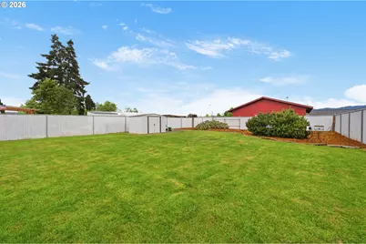 1992 J St, Springfield, OR 97477 - Photo 18