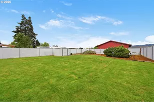 1992 J St, Springfield, OR 97477 - Photo 18