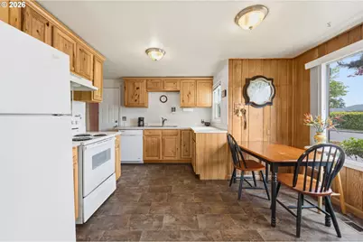 1992 J St, Springfield, OR 97477 - Photo 6