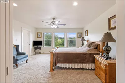 910 Swallow Ave, Sutherlin, OR 97479 - Photo 18