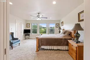 910 Swallow Ave, Sutherlin, OR 97479 - Photo 18