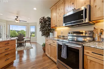 910 Swallow Ave, Sutherlin, OR 97479 - Photo 10