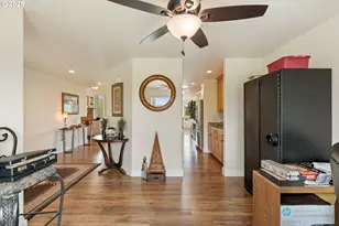 910 Swallow Ave, Sutherlin, OR 97479 - Photo 14