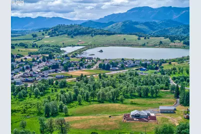 910 Swallow Ave, Sutherlin, OR 97479 - Photo 44