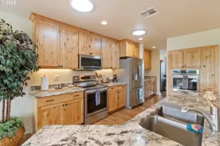 910 Swallow Ave, Sutherlin, OR 97479 - Photo 12