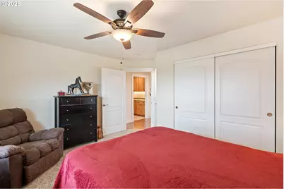 910 Swallow Ave, Sutherlin, OR 97479 - Photo 28