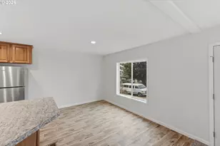 559 S Wall St, Coos Bay, OR 97420 - Photo 10