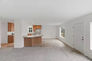 559 S Wall St, Coos Bay, OR 97420 - Photo 6