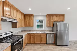 559 S Wall St, Coos Bay, OR 97420 - Photo 16