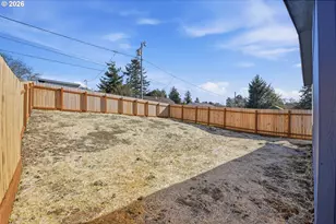 559 S Wall St, Coos Bay, OR 97420 - Photo 32