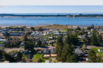 559 S Wall St, Coos Bay, OR 97420 - Photo 38