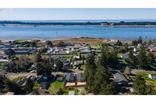 559 S Wall St, Coos Bay, OR 97420 - Photo 38