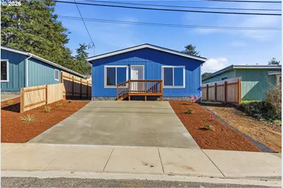 559 S Wall St, Coos Bay, OR 97420 - Photo 4