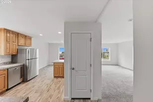 559 S Wall St, Coos Bay, OR 97420 - Photo 18