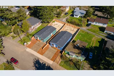 559 S Wall St, Coos Bay, OR 97420 - Photo 2