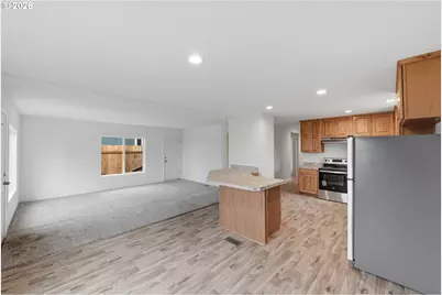 559 S Wall St, Coos Bay, OR 97420 - Photo 12