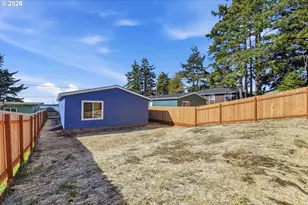 559 S Wall St, Coos Bay, OR 97420 - Photo 34