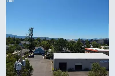 327 S Fir St, Medford, OR 97501 - Photo 32