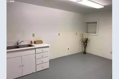 327 S Fir St, Medford, OR 97501 - Photo 10