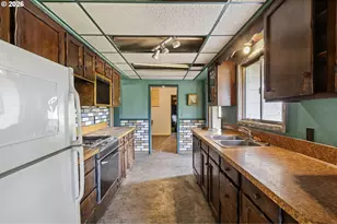 308 Helweg Rd, Winston, OR 97496 - Photo 10