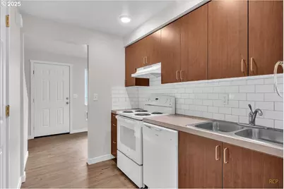 13145 SE Division St, Portland, OR 97236 - Photo 14