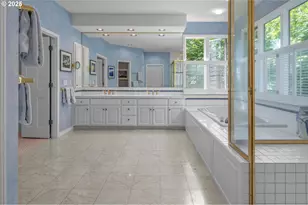 1439 SW Highland Rd, Portland, OR 97221 - Photo 24