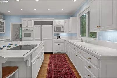 1439 SW Highland Rd, Portland, OR 97221 - Photo 8